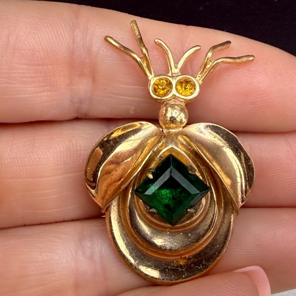 Estate Jewelry - Vintage Insect Fur Clip Bug Gold Tone Rhinestone‎